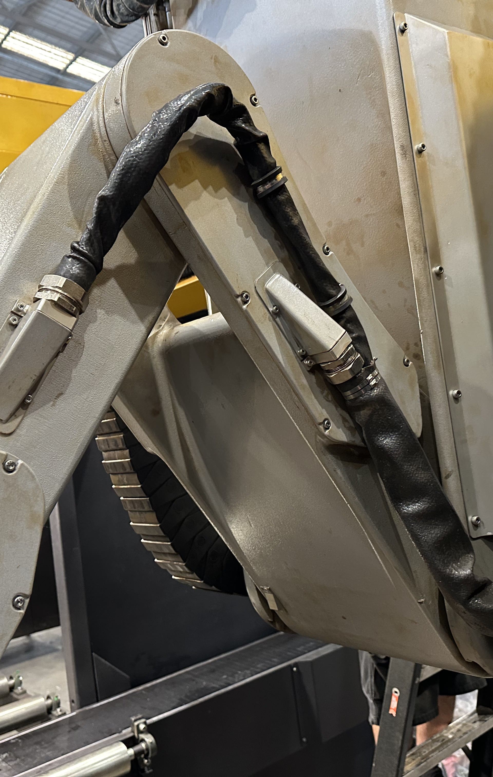 Eight-axis robotic cutting system on the Metaltek XB1200